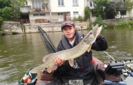 Brochet pris lors d'une manche qualificative du championnat de France Float tube